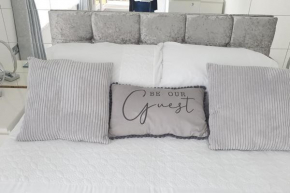 Near liverpool double bedroom hideaway
